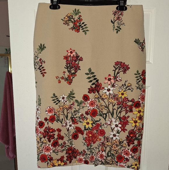 New York and Company Skirt - Picture 4 of 6